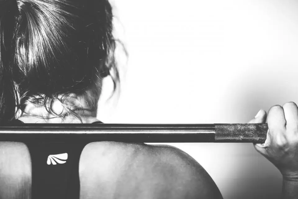 Barbell training (stock photo)